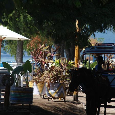 Star Bar And Bungalows กิลิไอร์ ภายนอก รูปภาพ