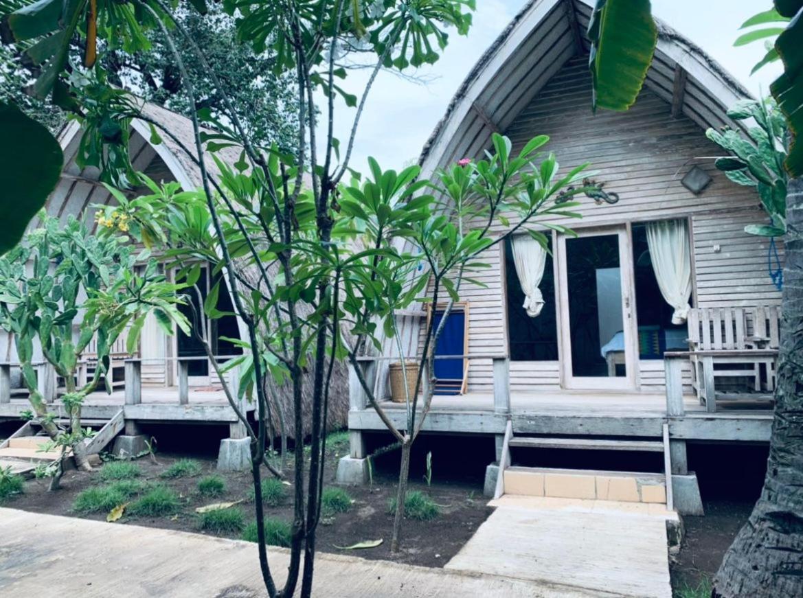 Star Bar And Bungalows กิลิไอร์ ภายนอก รูปภาพ