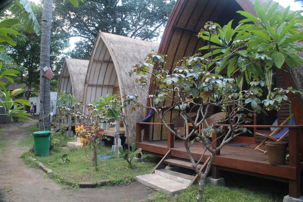 Star Bar And Bungalows กิลิไอร์ ภายนอก รูปภาพ